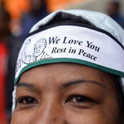Tausende nehmen Abschied von Nelson Mandela