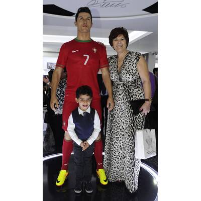 Cristiano Ronaldo nimmt Sohn zur Museums-Eröffnung mit
