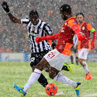 Starker Schneefall machte den Platz binnen Minuten unbespielbar