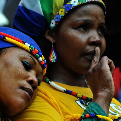 Tausende nehmen Abschied von Nelson Mandela