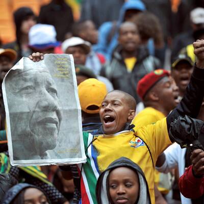 Tausende nehmen Abschied von Nelson Mandela