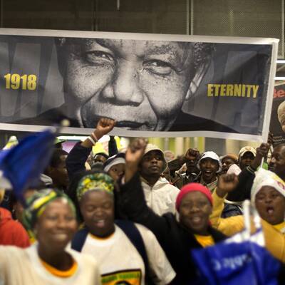 Tausende nehmen Abschied von Nelson Mandela