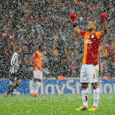 Starker Schneefall machte den Platz binnen Minuten unbespielbar