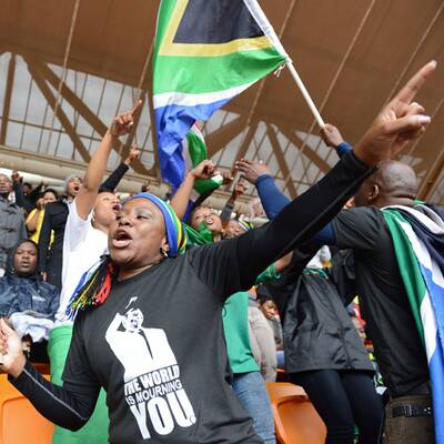 Tausende nehmen Abschied von Nelson Mandela