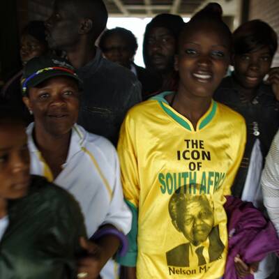 Tausende nehmen Abschied von Nelson Mandela