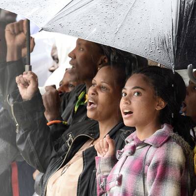 Tausende nehmen Abschied von Nelson Mandela