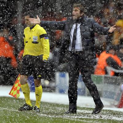 Starker Schneefall machte den Platz binnen Minuten unbespielbar