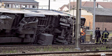 Zug bei Paris entgleist - Sechs Tote