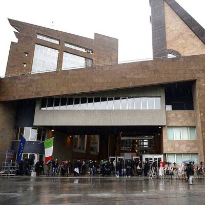 Vierter Prozess gegen 