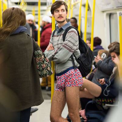 Hunderte lassen in der U-Bahn die Hosen runter