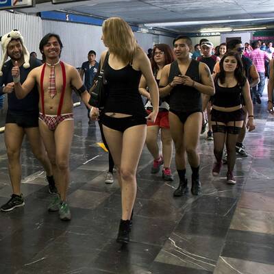 Hunderte lassen in der U-Bahn die Hosen runter