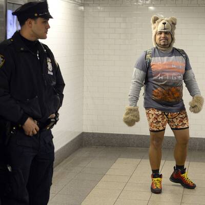 Hunderte lassen in der U-Bahn die Hosen runter