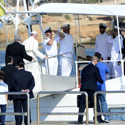 Papst besucht Flüchtlingsinsel Lampedusa