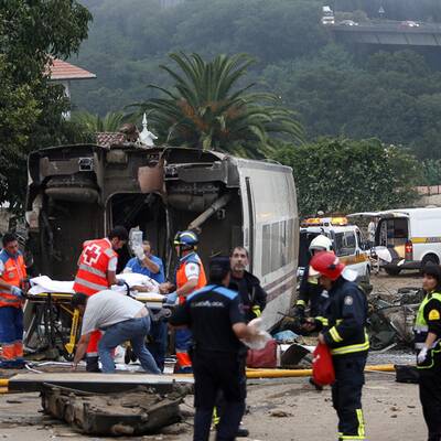 Hochgeschwindigkeitszug entgleist im spanischen Pilgerort Santiago 