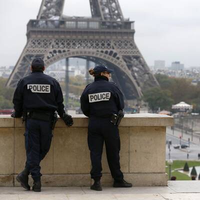 Mann mit Pumpgun macht Paris unsicher