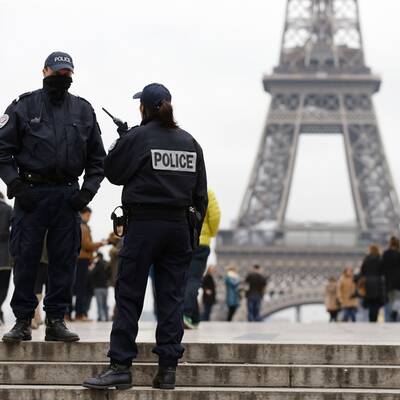 Mann mit Pumpgun macht Paris unsicher