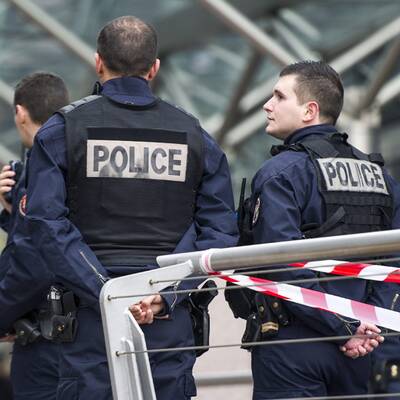 Mann mit Pumpgun macht Paris unsicher