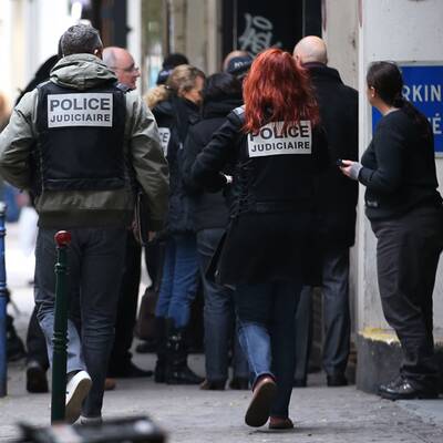 Mann mit Pumpgun macht Paris unsicher