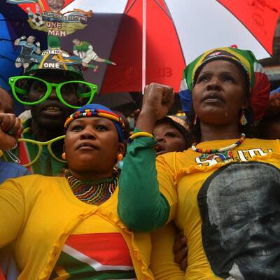 Tausende nehmen Abschied von Nelson Mandela