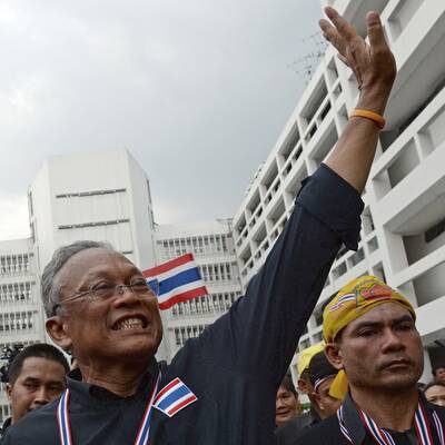 Demonstranten stürmen Regierungsgebäude in Bangkok