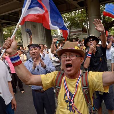 Demonstranten stürmen Regierungsgebäude in Bangkok