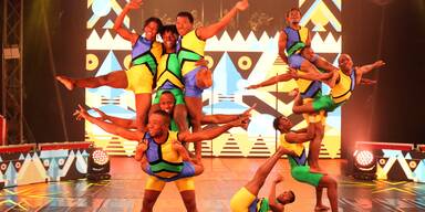 K&uuml;nstler aus Afrika zeigen ihr K&ouml;nnen.