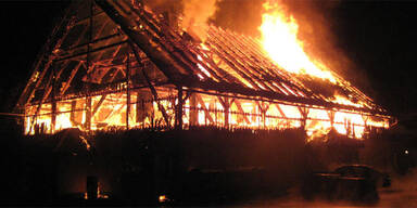 Großbrand: 50 Meter hohe Flammen