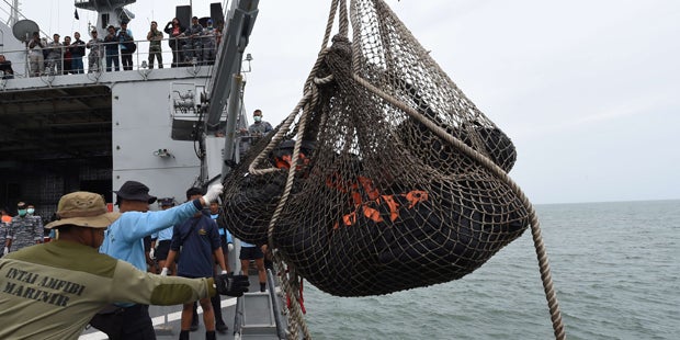 Zwei Wrackteile von AirAsia-Airbus entdeckt