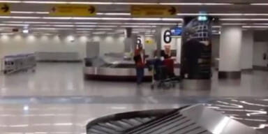 Peinlich: Porno bei Gep&auml;cksausgabe