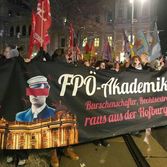 FPÖ-Prominenz beim Akademikerball in der Hofburg
