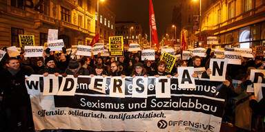 Tausende gegen Rechts-Ball auf Straßen