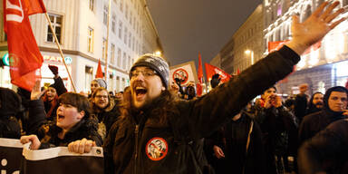 Tausende gegen Rechts-Ball auf Straßen