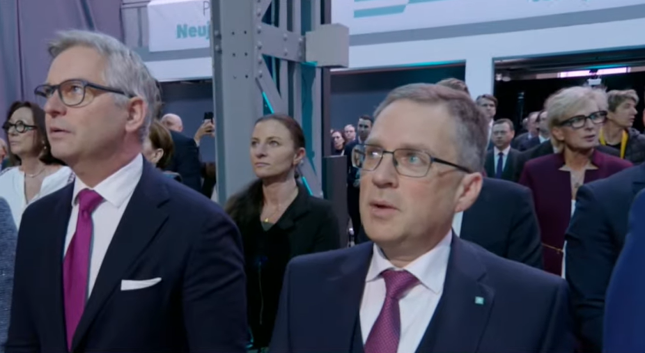 Wöginger und Brunner singen Hymne