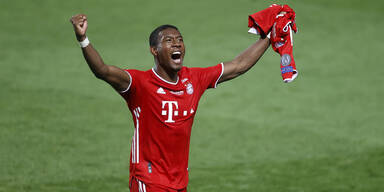 alaba beim jubeln am fu&szlig;ballplatz