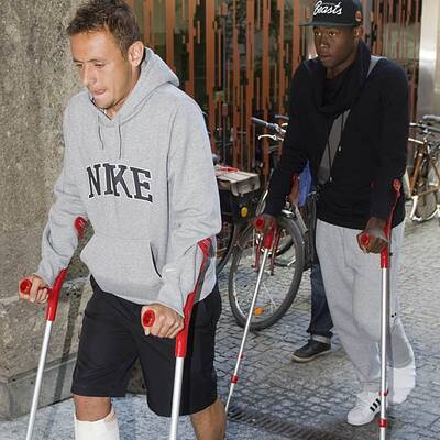 Hier humpelt Alaba zum Arzt