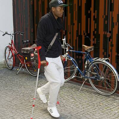 Hier humpelt Alaba zum Arzt