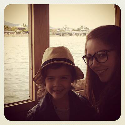 Jessica Alba mit Mann und Kindern in Tokyo