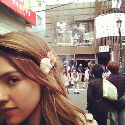 Jessica Alba mit Mann und Kindern in Tokyo
