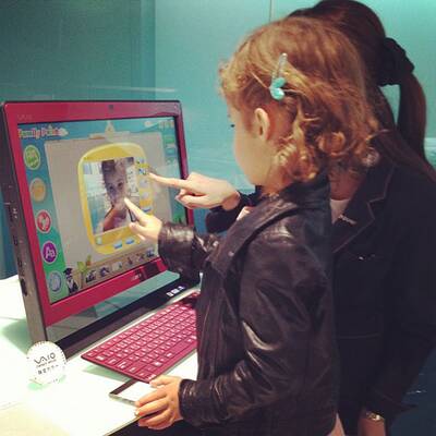 Jessica Alba mit Mann und Kindern in Tokyo