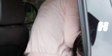 Welcher Star trägt Mascherl überm Po?