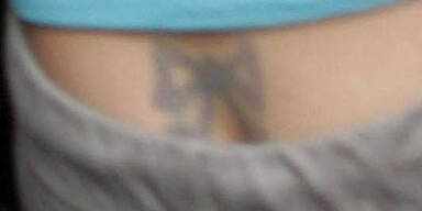 Welcher Star trägt Mascherl überm Po?