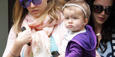 Welcher Star trägt Mascherl überm Po?