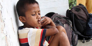 Dieser 8-Jährige raucht 40 Zigaretten am Tag