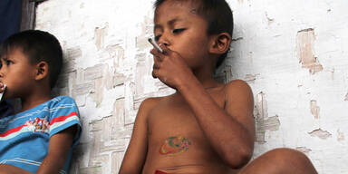 Dieser 8-Jährige raucht 40 Zigaretten am Tag