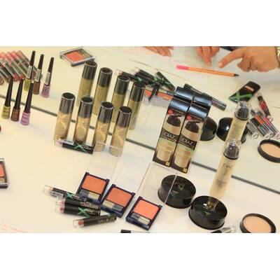 MADONNA-Gewinnerinnen bekommen Make-up-Tipps