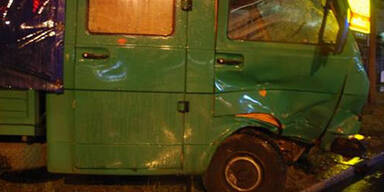 Alko-Lenker flüchtet nach Crash 