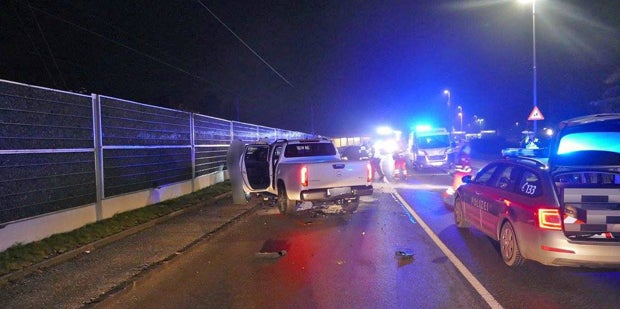 Alko-Lenker verletzt zwei 23-Jährige