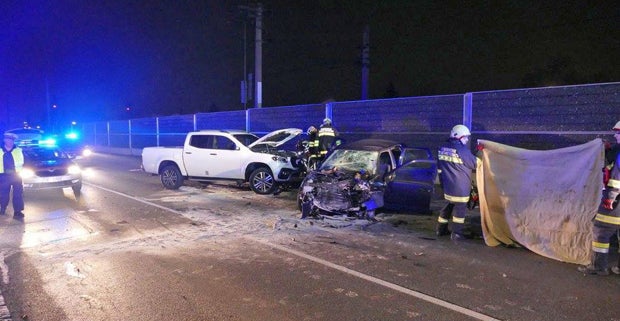 Alko-Lenker verletzt zwei 23-Jährige