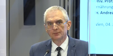 AGES-Chef lie&szlig; sich impfen