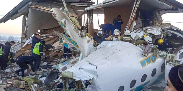 Passagierjet kracht in Haus: Mehrere Tote